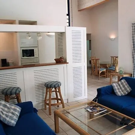 With A Private Pool, Just 900 M From The וילה מסאנז'