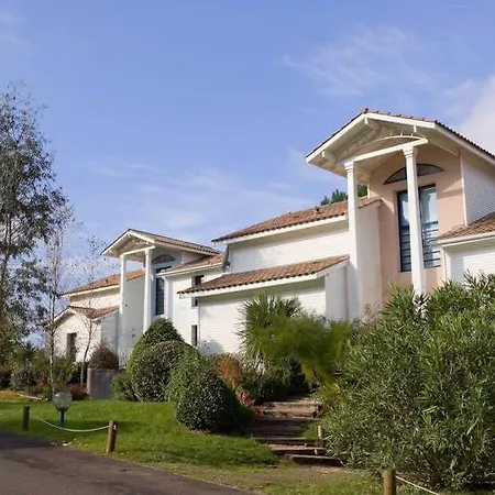 With A Private Pool, Just 900 M From The וילה