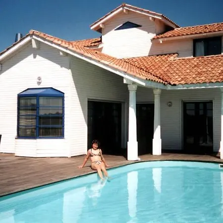 With A Private Pool, Just 900 M From The * מסאנז'